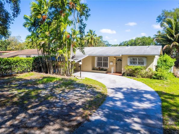565 NE 160th Ter, Miami FL 33162