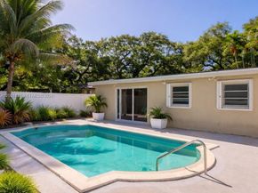 565 NE 160th Ter, Miami FL 33162