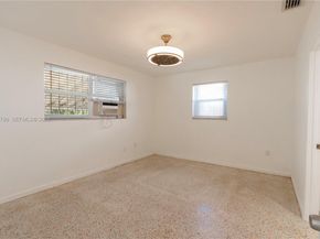 565 NE 160th Ter, Miami FL 33162