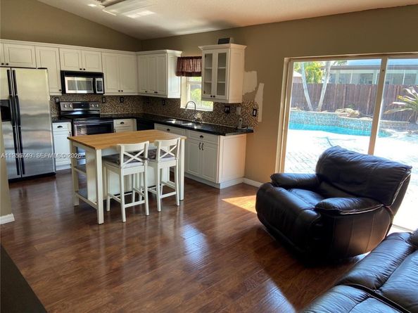 18121 SW 152nd Ct, Miami FL 33187