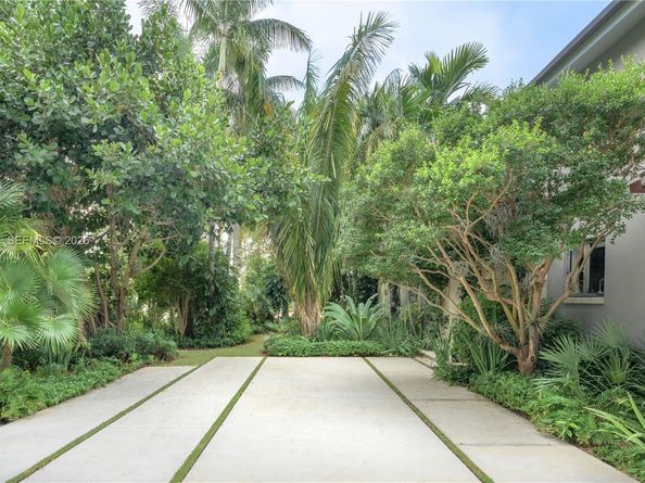 6840 Sunrise Pl, Coral Gables FL 33133