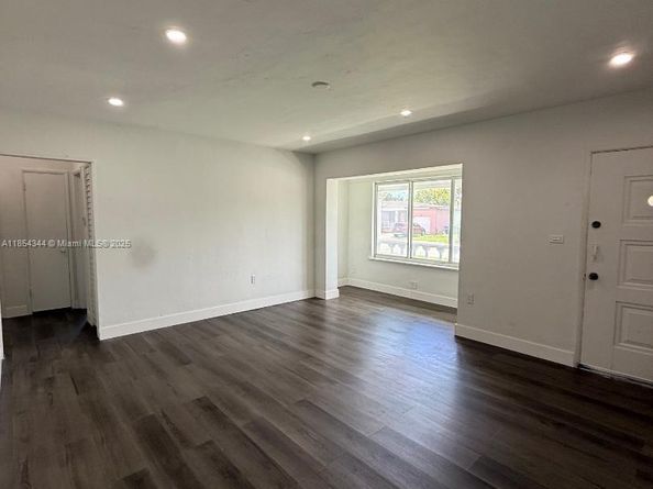 901 NW 149th Ter, Miami FL 33168
