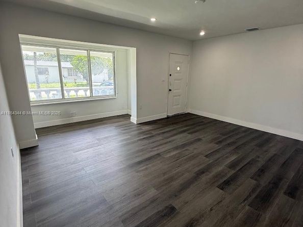 901 NW 149th Ter, Miami FL 33168