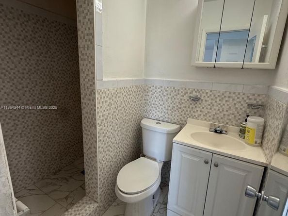 901 NW 149th Ter, Miami FL 33168