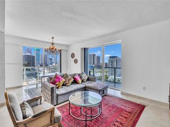 1900 N Bayshore Dr