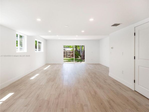2039 NE 172nd St, North Miami Beach FL 33162