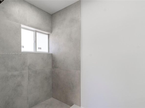 2039 NE 172nd St, North Miami Beach FL 33162
