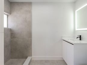 2039 NE 172nd St, North Miami Beach FL 33162