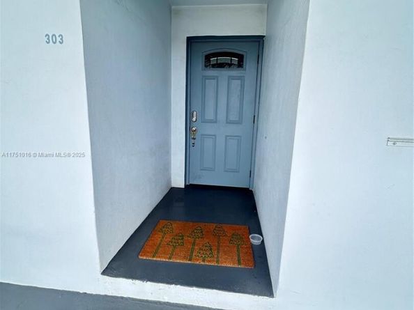 1400 Tallwood Ave 303, Hollywood FL 33021