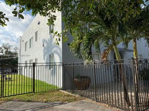 2500 NE 192nd St, Miami FL 33180