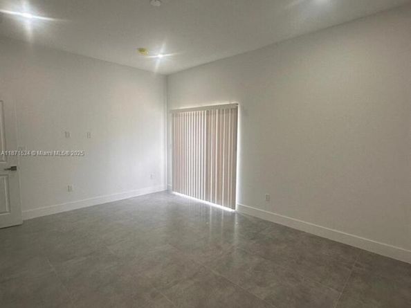 2423 NW 23rd Ln, Fort Lauderdale FL 33311