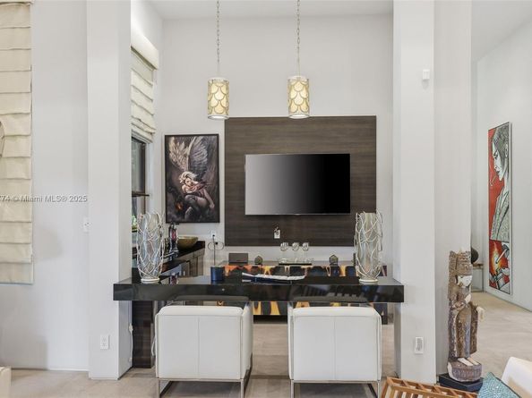 12321 NW 2nd St, Plantation FL 33325