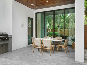 3075 Mary St, Miami FL 33133