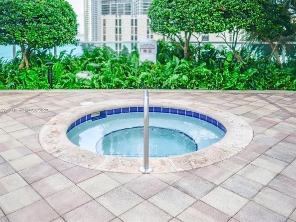 31 SE 5th St 1510, Miami FL 33131