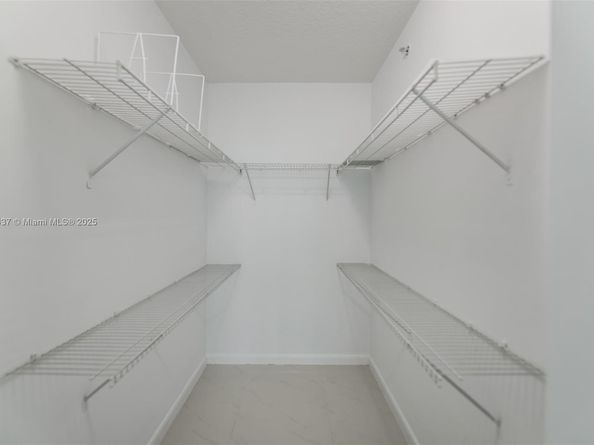 31 SE 5th St 1510, Miami FL 33131
