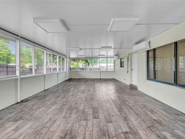 17130 NE 7th Ave, North Miami Beach FL 33162