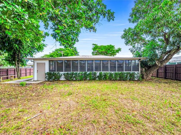 17130 NE 7th Ave, North Miami Beach FL 33162