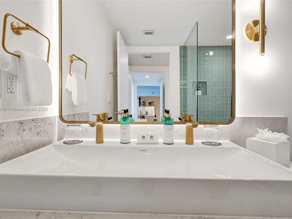 159 NE 6th St 3405, Miami FL 33132