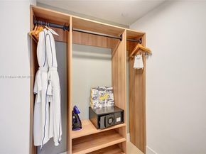 159 NE 6th St 3405, Miami FL 33132