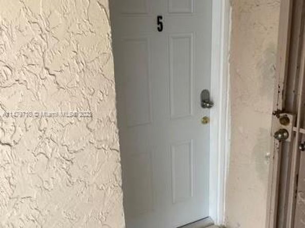 5960 NE 5th Ct 9, Miami FL 33137