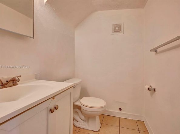 5960 NE 5th Ct 9, Miami FL 33137
