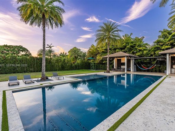 8271 SW 67th St, Miami FL 33143