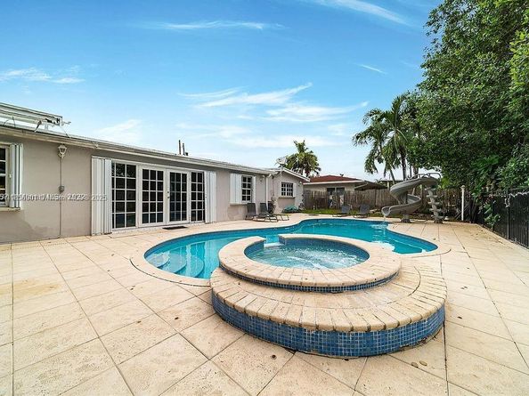 2340 NE 192nd St, Miami FL 33180