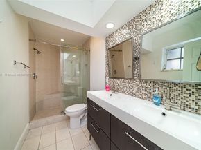 2340 NE 192nd St, Miami FL 33180