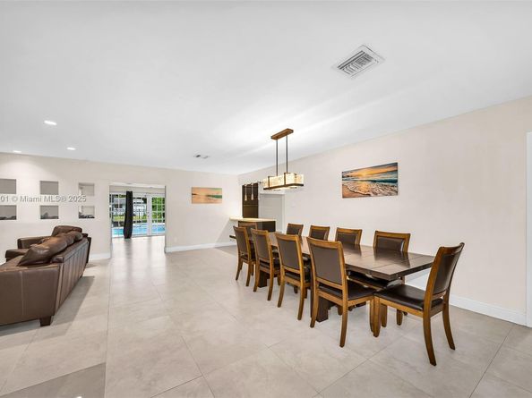 2340 NE 192nd St, Miami FL 33180