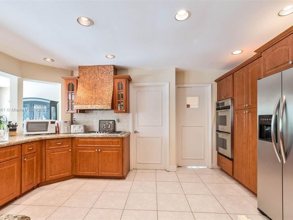 8330 SW 176th St, Palmetto Bay FL 33157