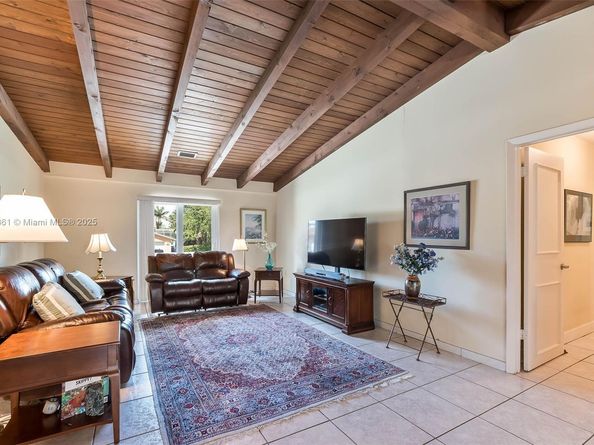8330 SW 176th St, Palmetto Bay FL 33157