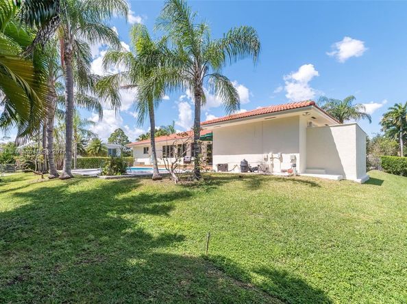 8330 SW 176th St, Palmetto Bay FL 33157