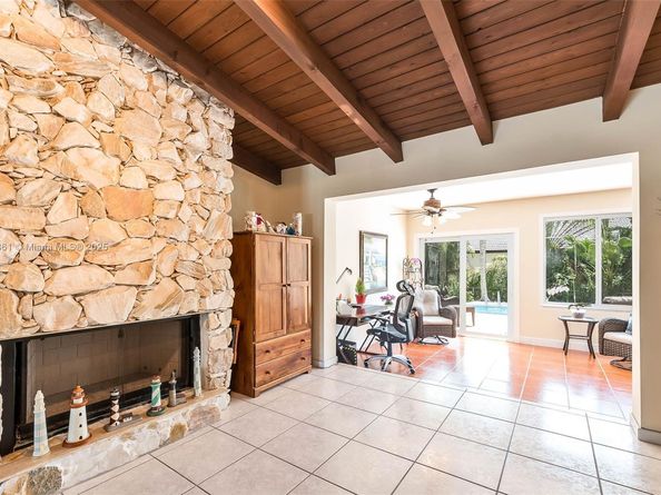 8330 SW 176th St, Palmetto Bay FL 33157