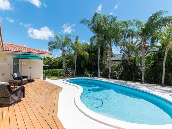 8330 SW 176th St, Palmetto Bay FL 33157