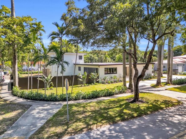 205 NE 123rd St, North Miami FL 33161