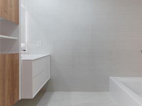 2415 NE 35th Dr, Fort Lauderdale FL 33308