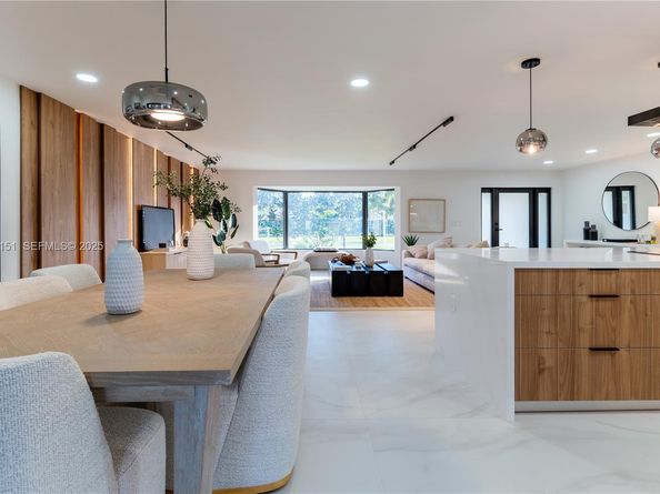 2415 NE 35th Dr, Fort Lauderdale FL 33308