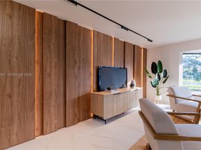 2415 NE 35th Dr, Fort Lauderdale FL 33308