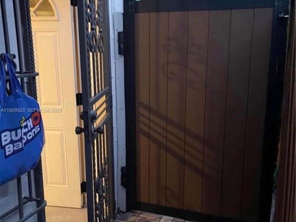 2241 SW 26th St, Miami FL 33133