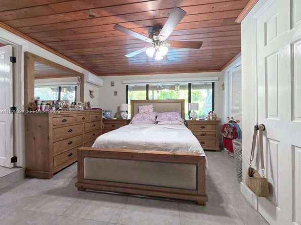 2241 SW 26th St, Miami FL 33133