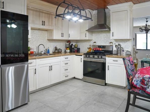 2241 SW 26th St, Miami FL 33133