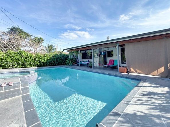 2241 SW 26th St, Miami FL 33133