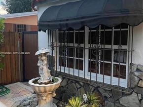 2241 SW 26th St, Miami FL 33133