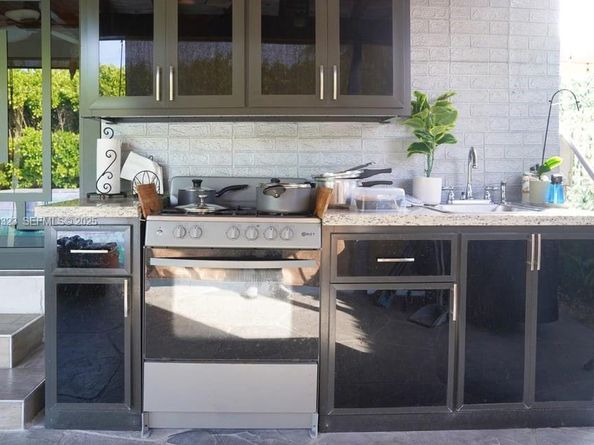 2241 SW 26th St, Miami FL 33133