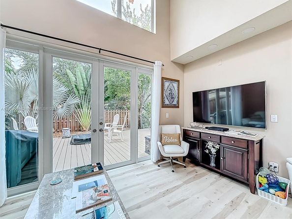 15329 SW 51st St, Davie FL 33331