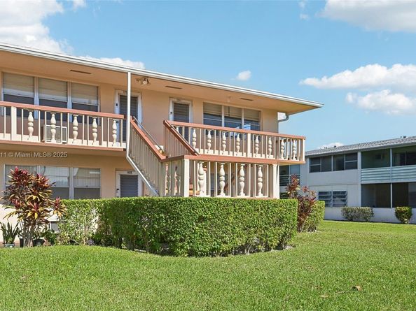 126 Canterbury  E 126, West Palm Beach FL 33417