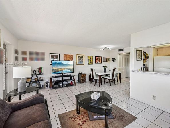 126 Canterbury  E 126, West Palm Beach FL 33417