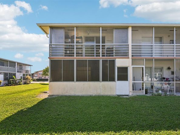 126 Canterbury  E 126, West Palm Beach FL 33417