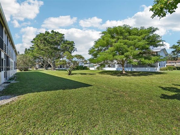 126 Canterbury  E 126, West Palm Beach FL 33417