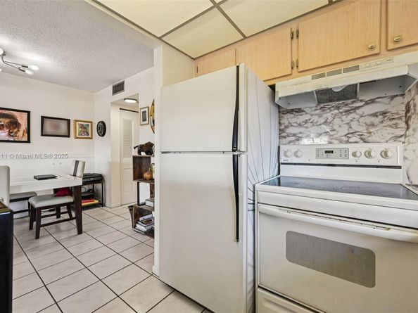 126 Canterbury  E 126, West Palm Beach FL 33417